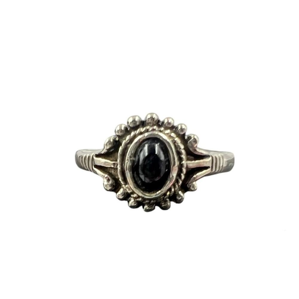 Vintage Silver Tone Ring W Oval Black Onyx Stone Southwestern Style Size 7.75
